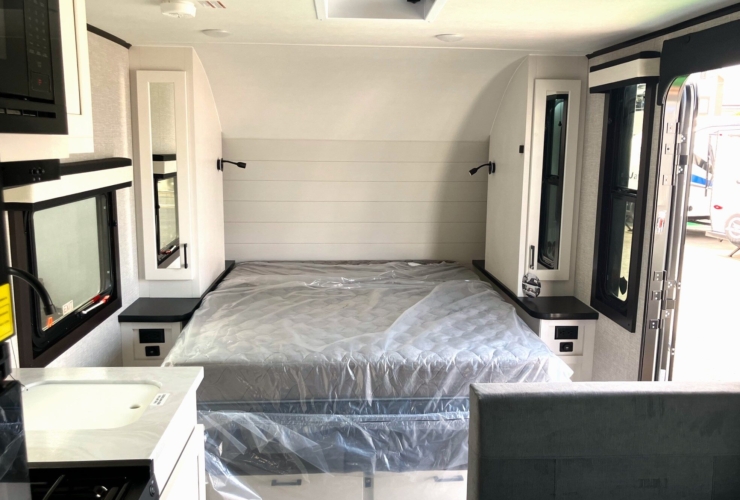 室内前方 (ベット展開)