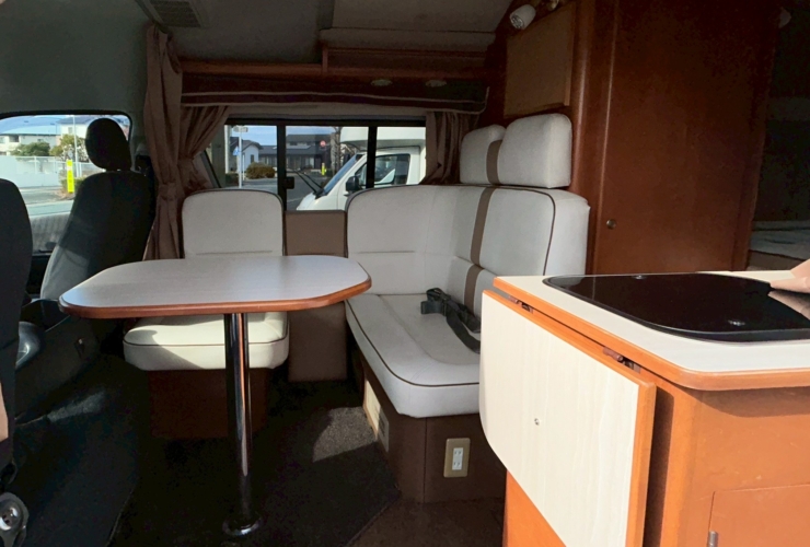 エントランスよりサロン