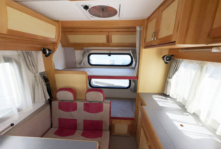 室内後方2段ベット